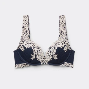 Intimissimi bh - Intressekoll så hör av er om ni är intresserade. Jättesnygg mörkblå bh från intimissimi. Den är knappt använd och har inga defekter, nypris är 600. Kan även tänka mig byta mot en i 75C.❤️