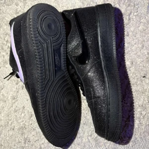 Af1 ✨ - Intressekoll på ett par Air Force Galax Edition som inte kommit till användning