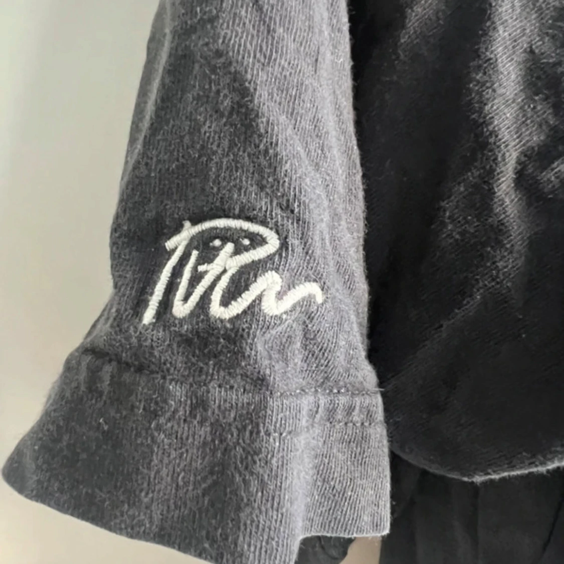 Svart t-shirt från UT x Tim - 3