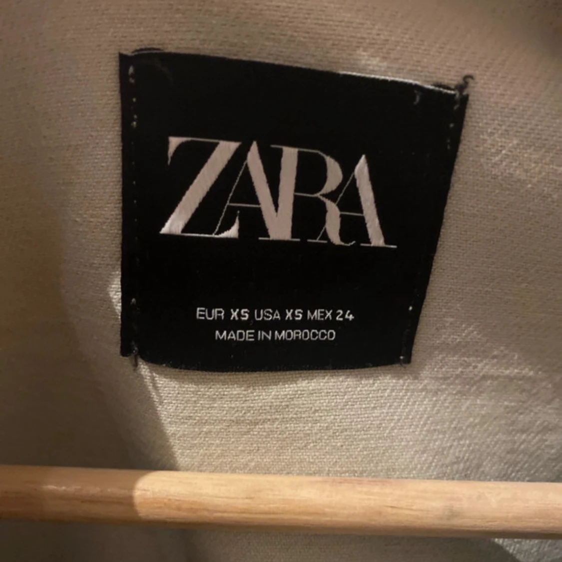 Beig/mint grön jacka från Zara  - 1