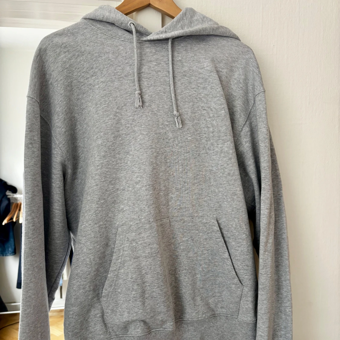 Grå hoodie Stockholm Surfboard Club - 1