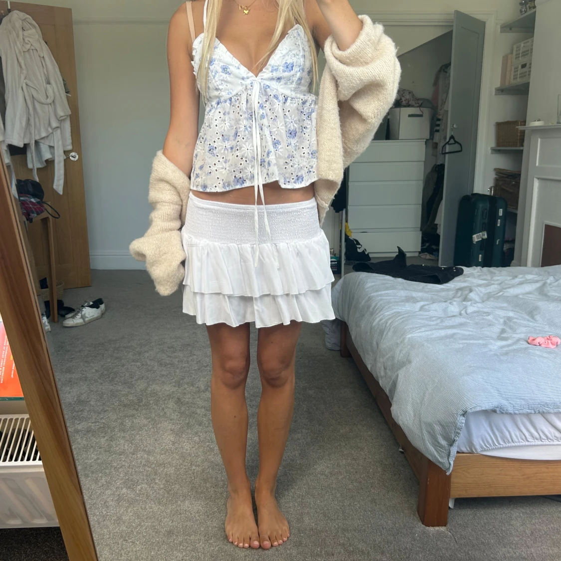 Vit volangkjol med smock - 3