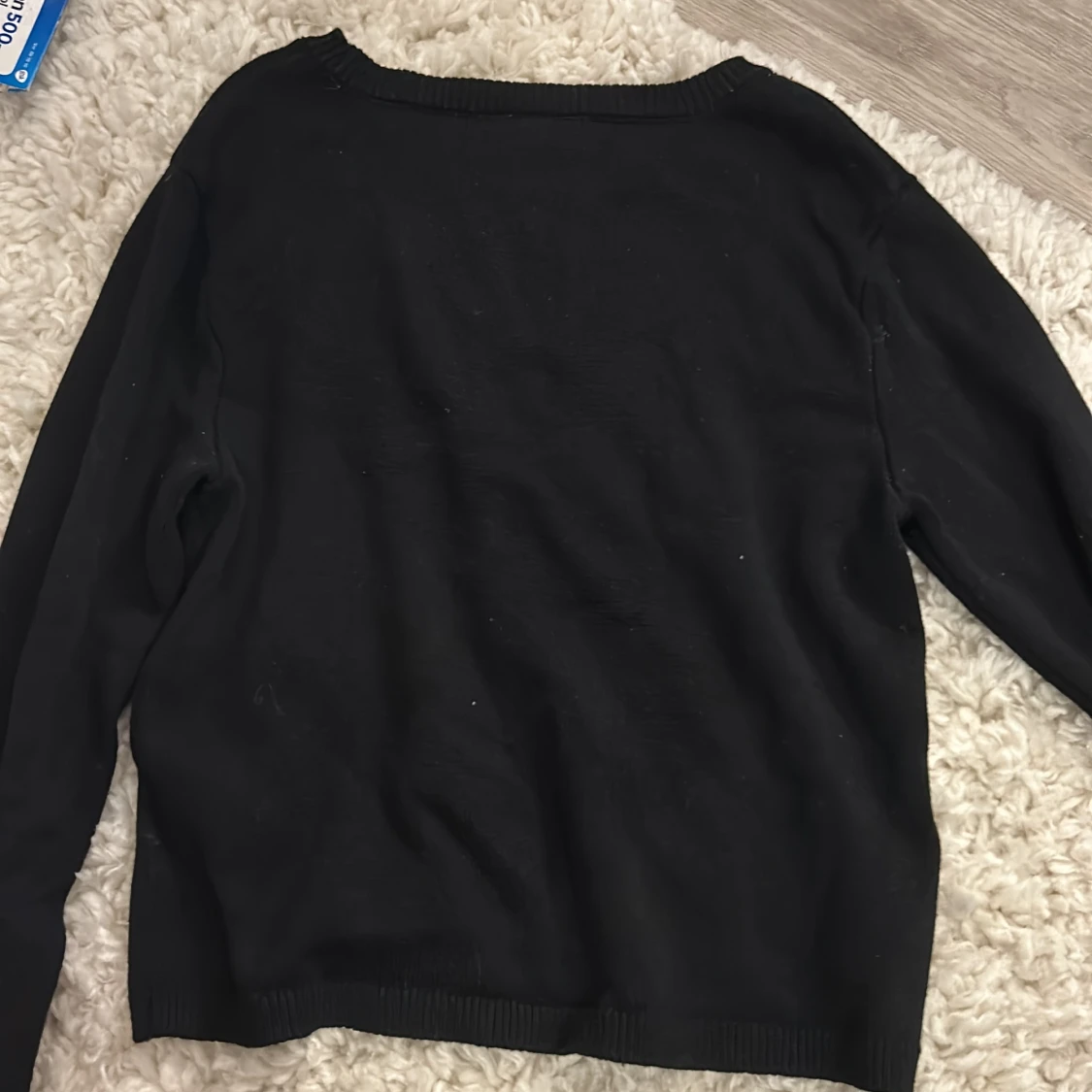 Svart stickad tröja med nitar från hm - 1