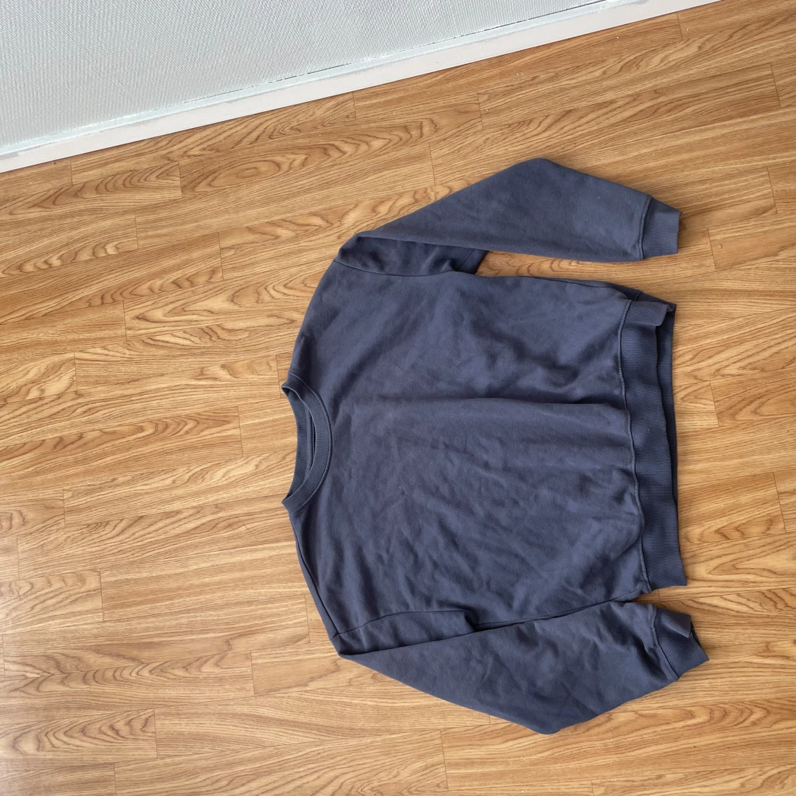 Mörkblå sweatshirt från 157  strl xs - 1