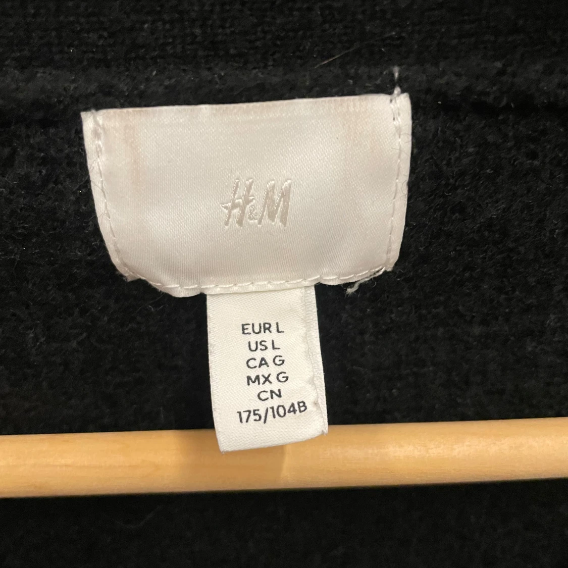 Svart stickad kofta med rosett från H&M - 2