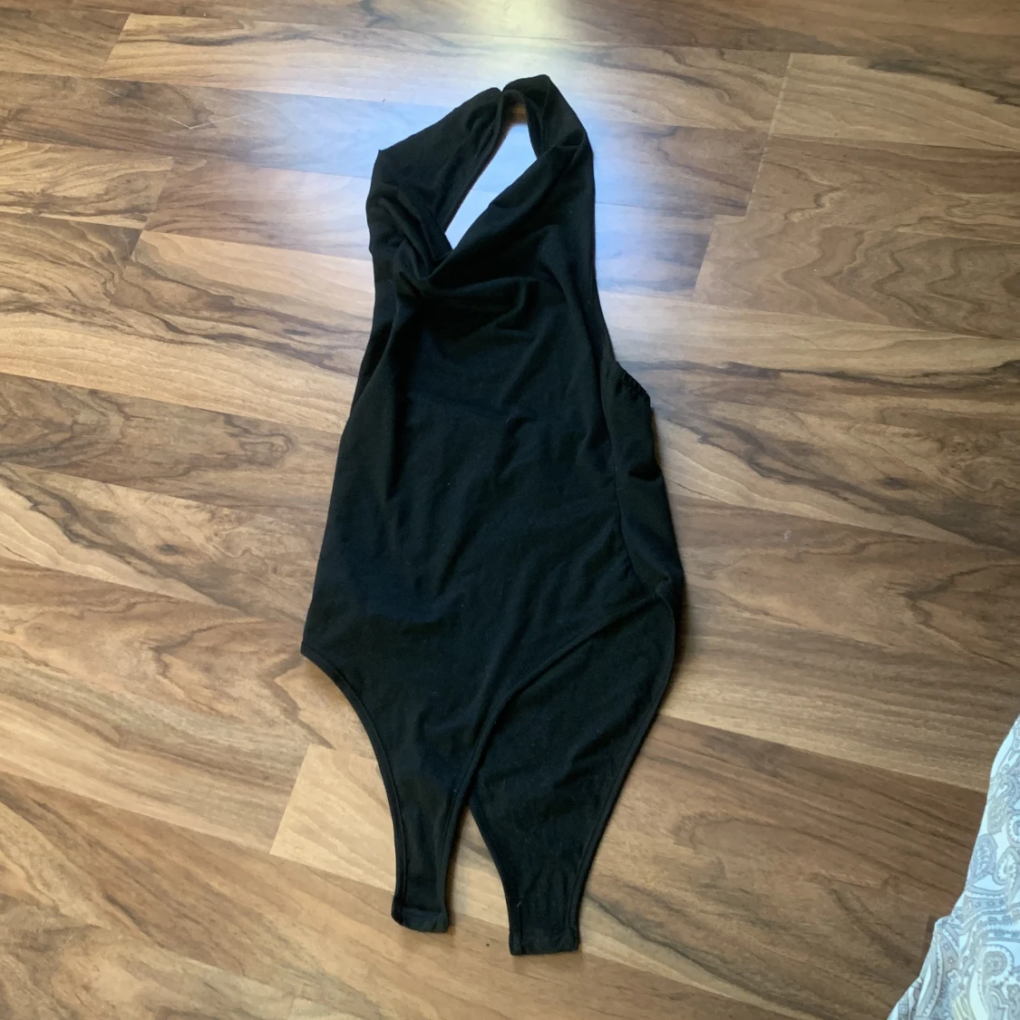 Svart ärmlös halterneck bodysuit
