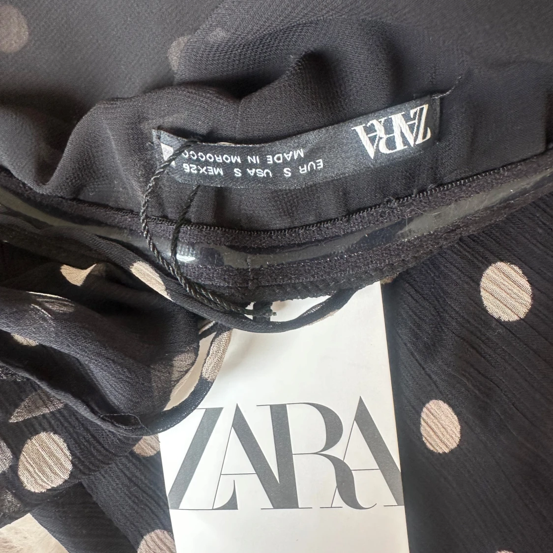 Svart prickig långklänning från Zara - 3