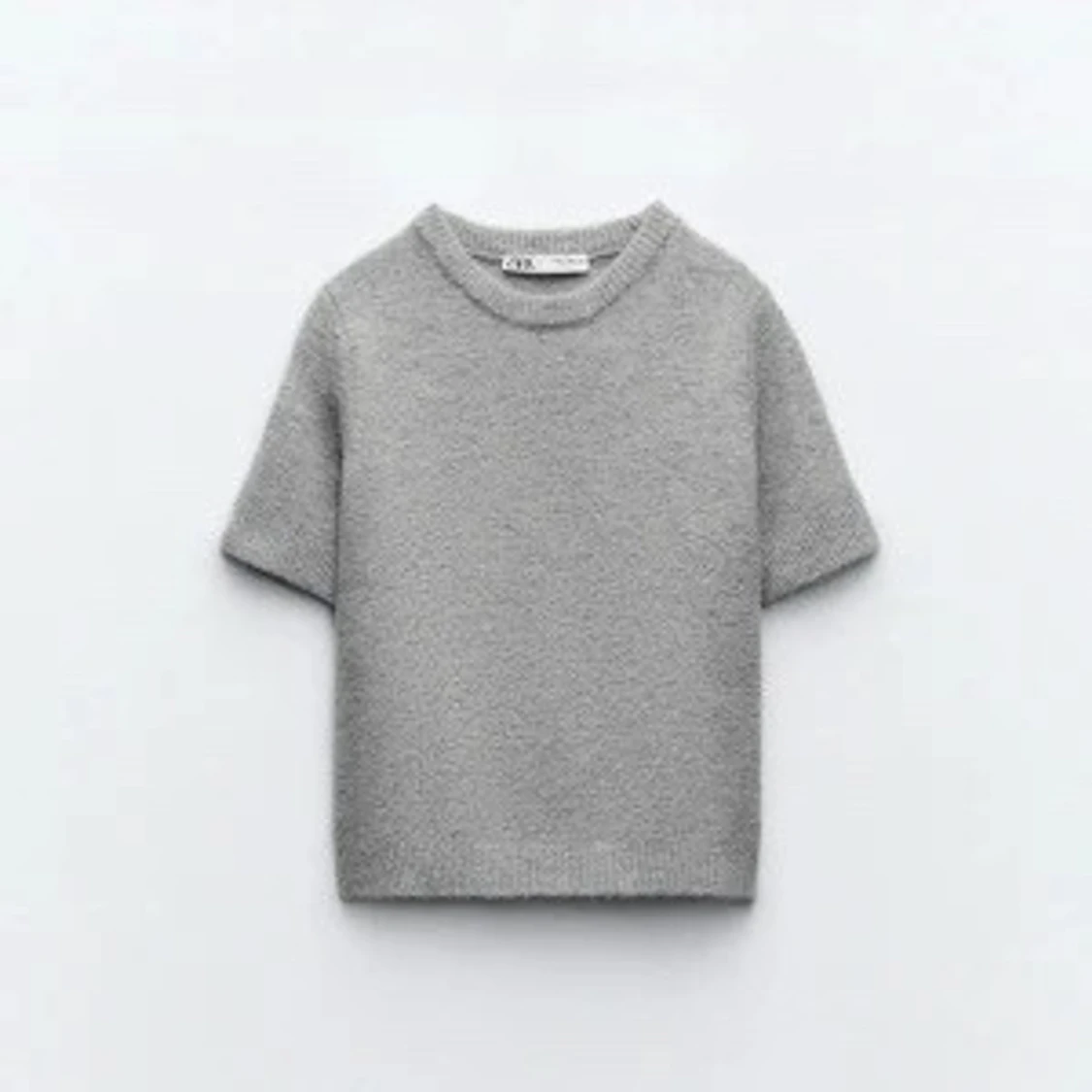 Grå stickad kortärmad tröja från Zara