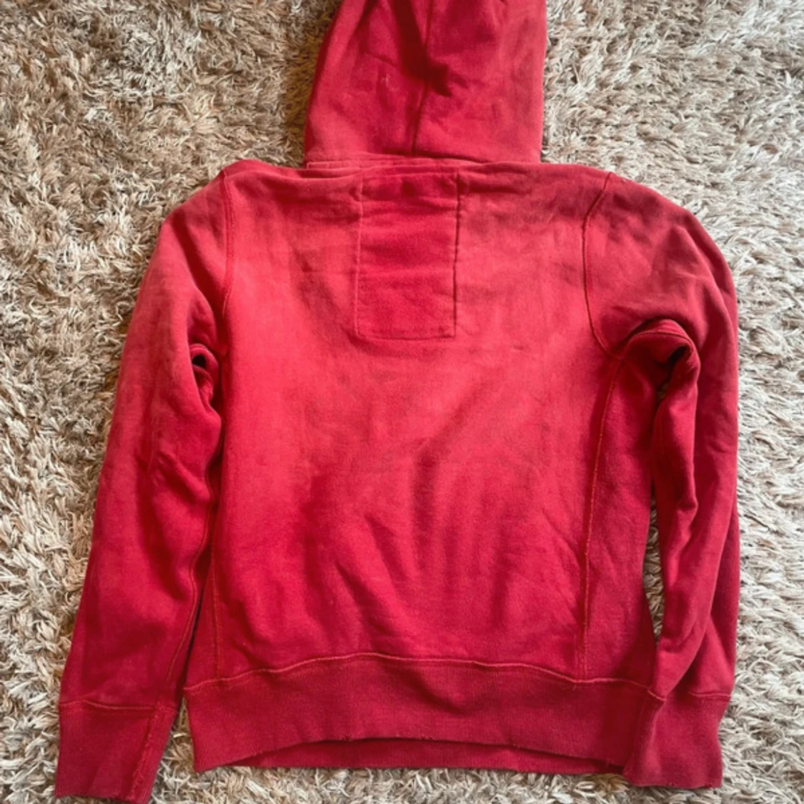 Röd hoodie från Abercrombie & Fitch - 2