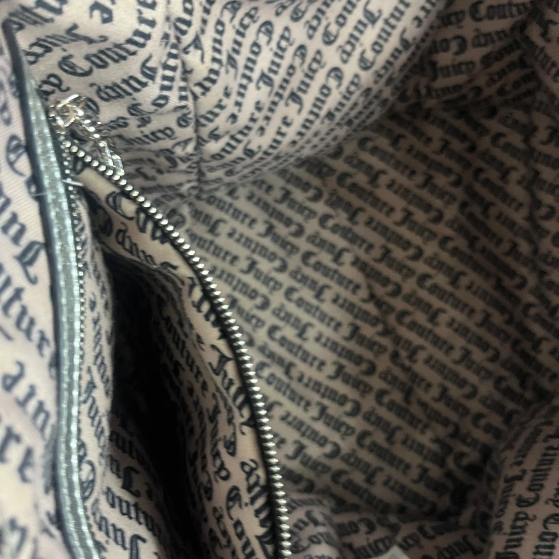 Juicy Couture svart sammetstote