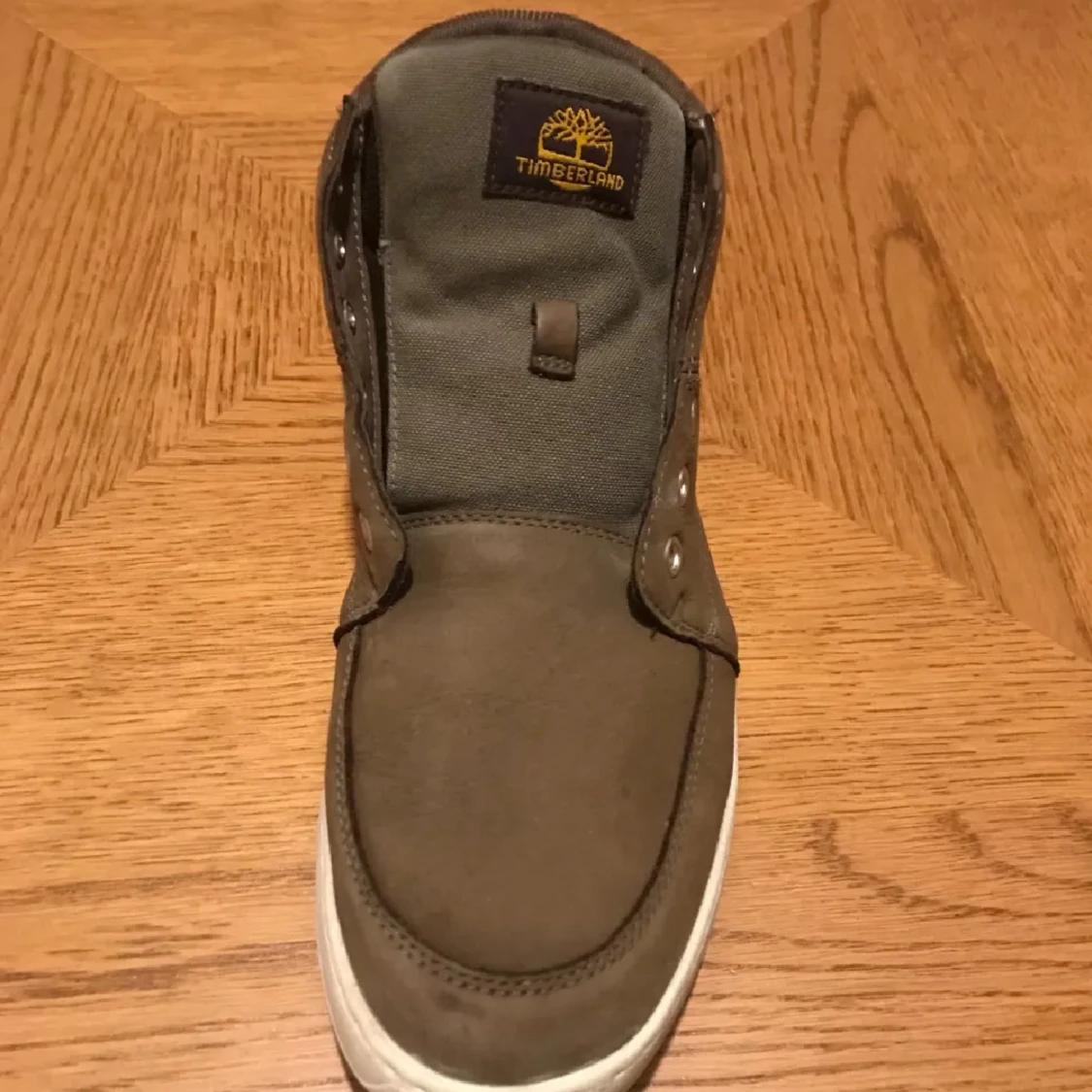 Bruna Timberland sneakers med vit sula - 1