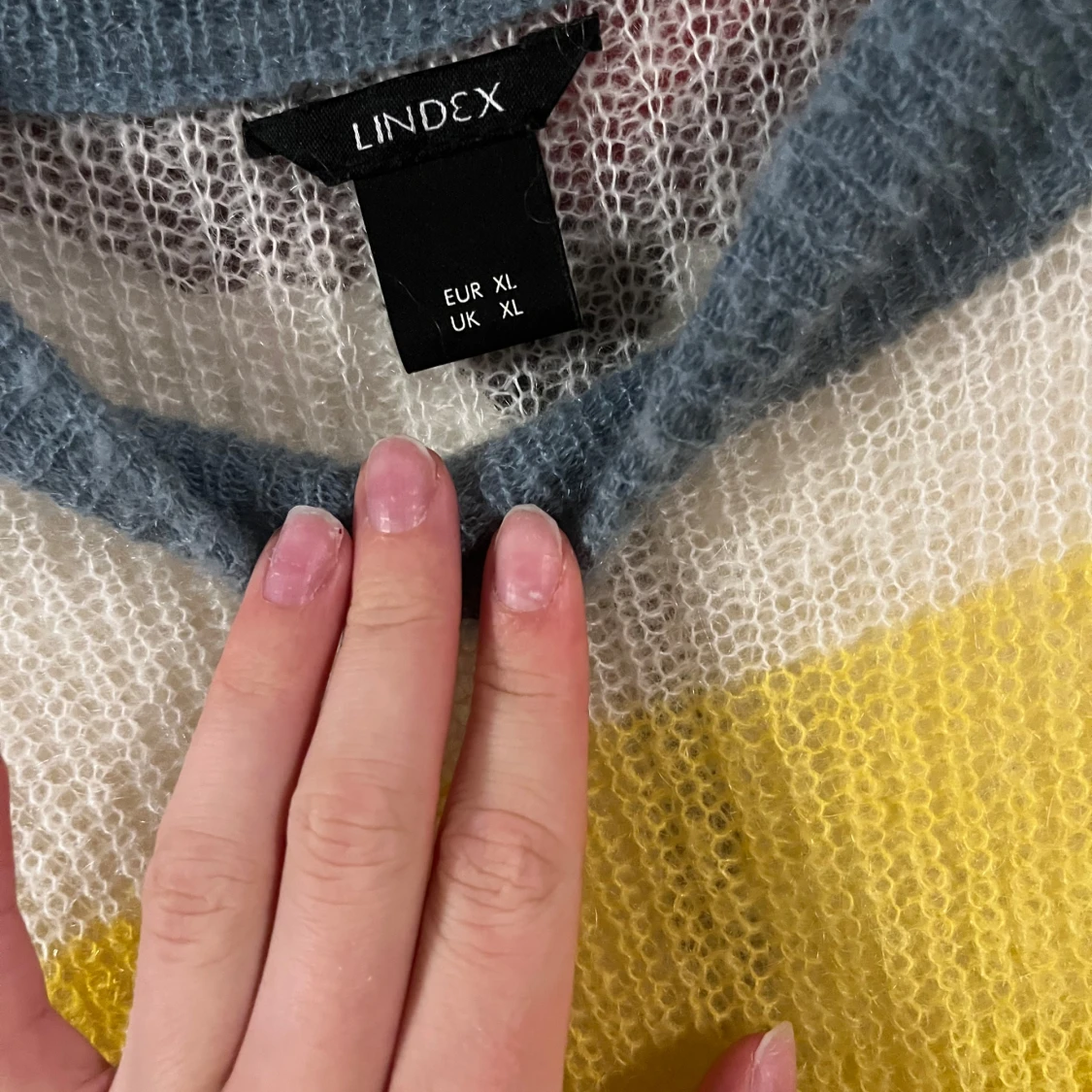 Färgglad stickad tröja från Lindex - 1