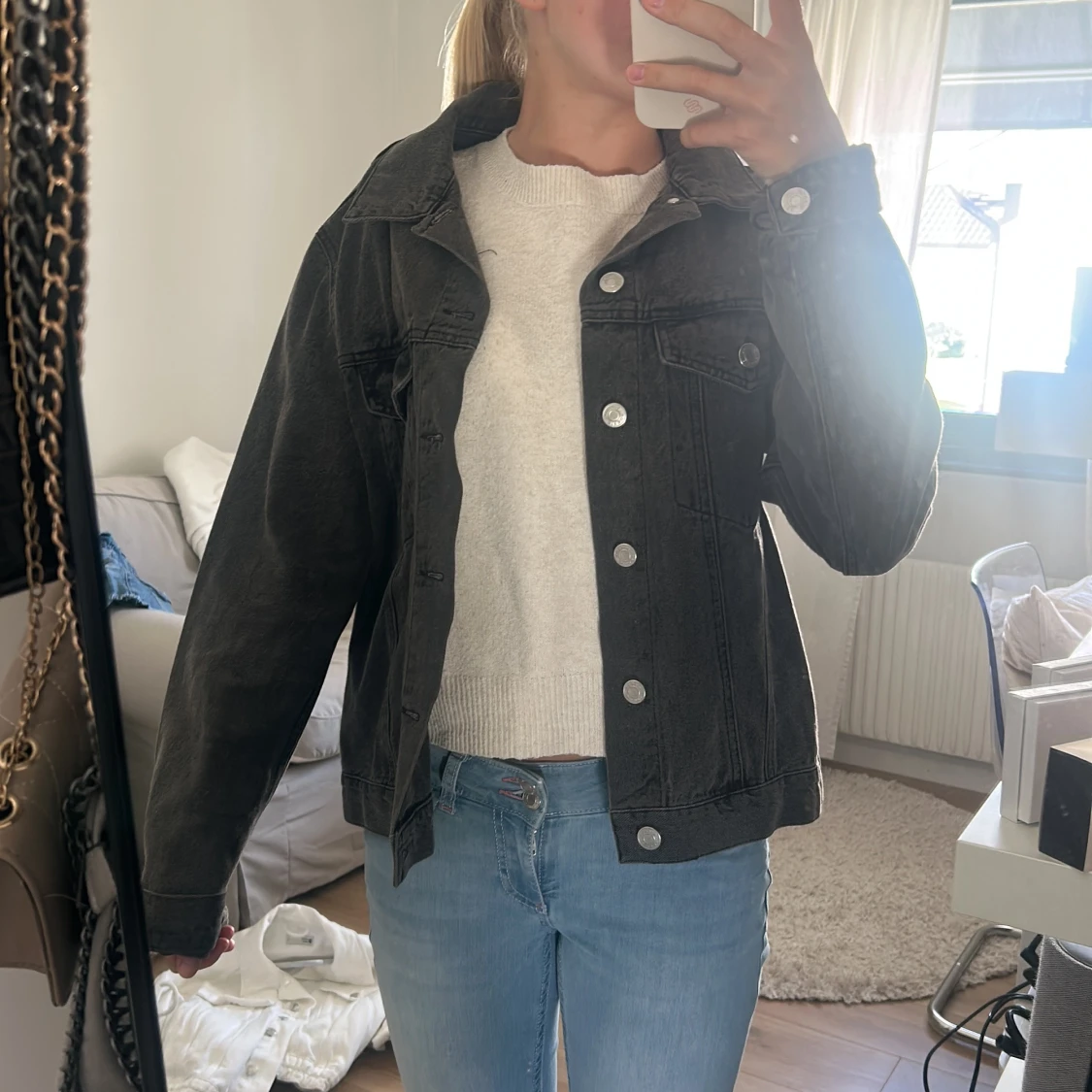 Svart jeansjacka från BikBok