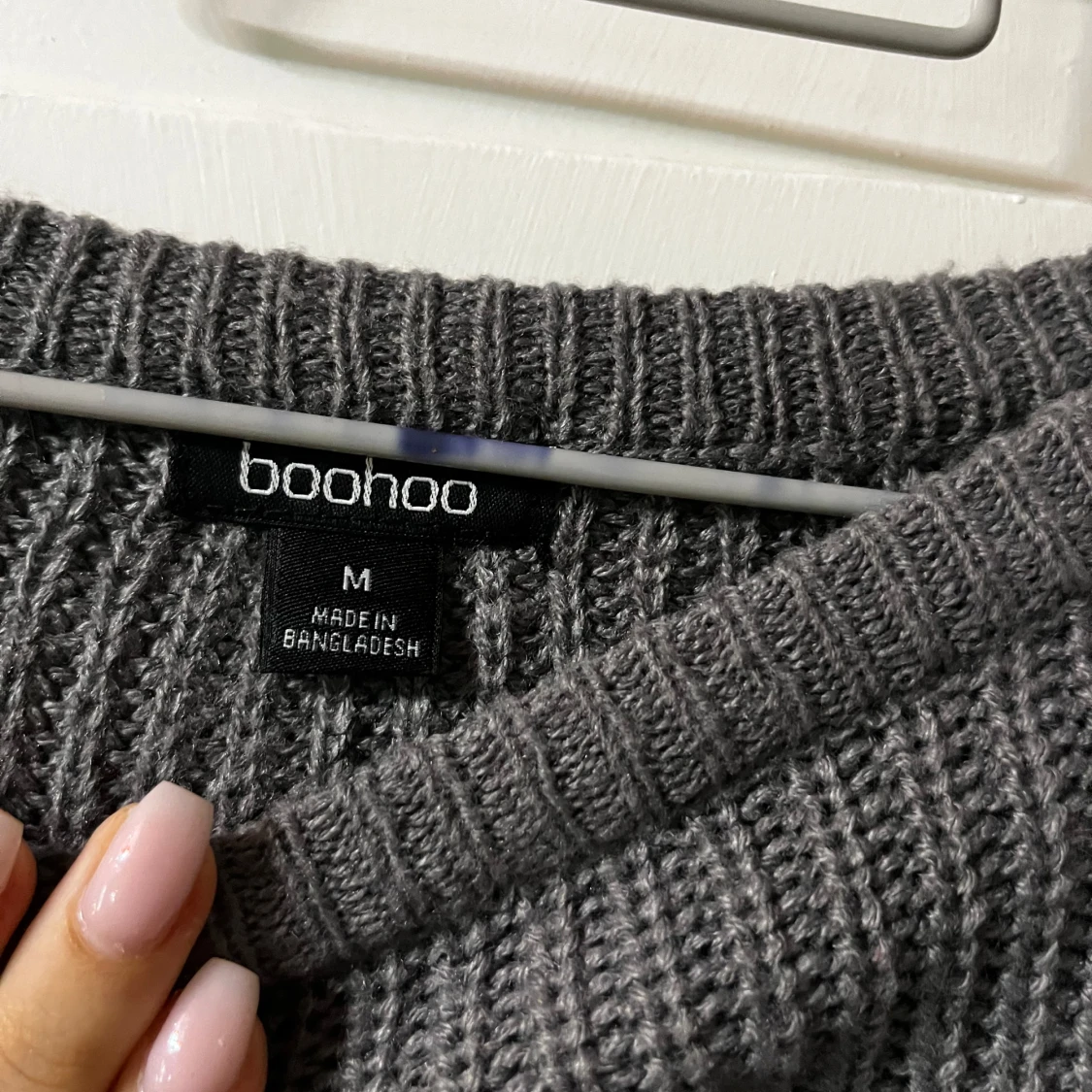 Mörkgrå stickad tröja från Boohoo - 1