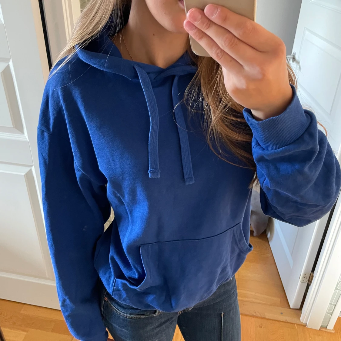 Blå hoodie från Monki med huva - 1