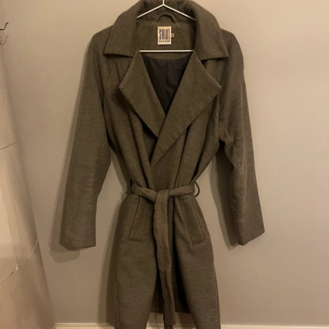 Grå trenchcoat från Saint Tropez - 1