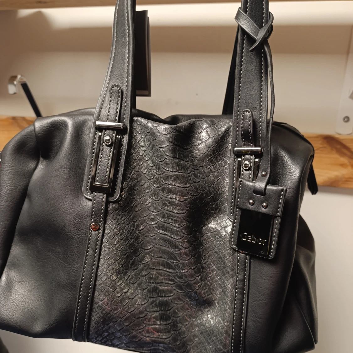 Svart handväska från Gabor i skinn