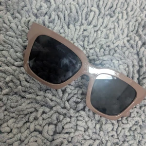 Bruna chimiliknande solglasögon  - Fina bruna solglasögon i fint skick💞