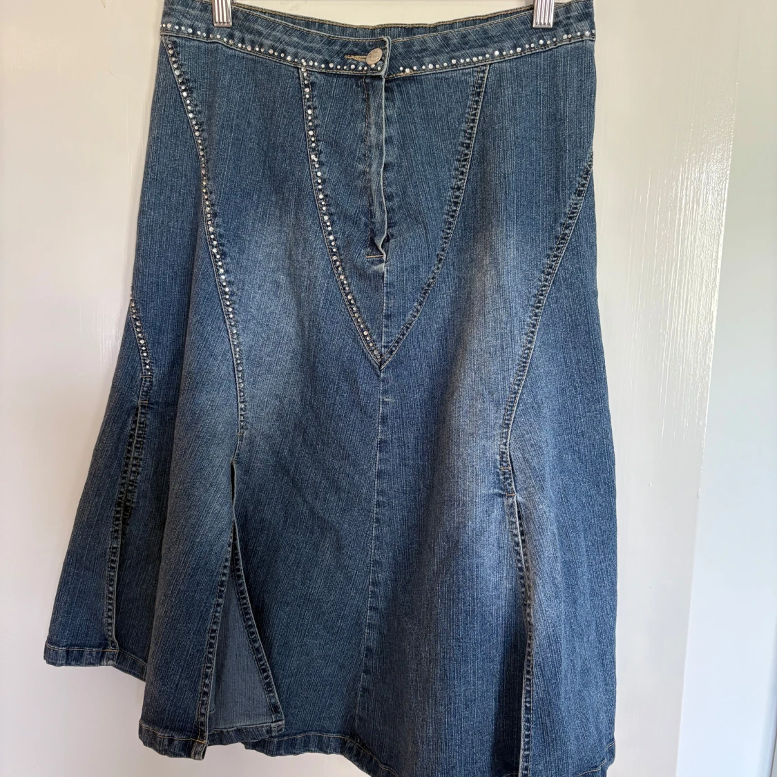 Jeanskjol med rhinestones