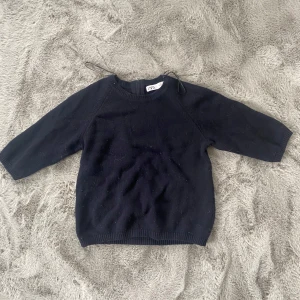 Stickad tröja  - Stickad tröja med korta armar från Zara 