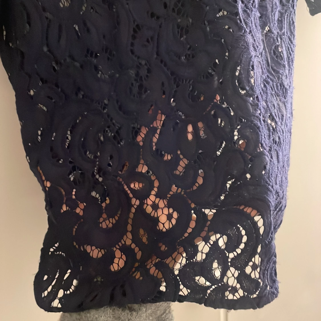 Mörkblå spetsblus från 365 - 1