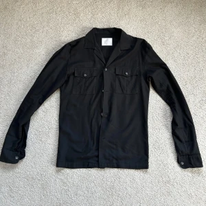 Oscar Jacobsson skjorta  - Oscar Jacobsson skjorta, storlek S, nypris: 1800kr