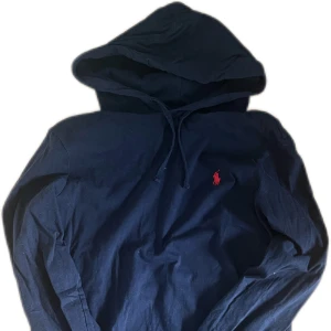 Polo Ralph Lauren Hoodie - Skön lite tunnare Ralph Lauren hoodie perfekt till sommaren | Storlek S, True to Size