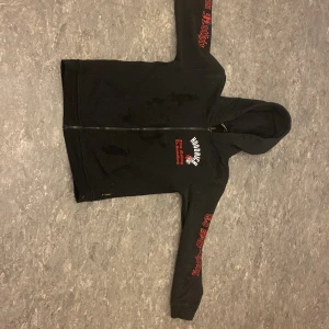 Hej,Varen är för liten och oanvänd.Kan jag byta storlek eller returnera?Tack! - Hej, Jag har inte använt den här varan eftersom den var för liten för mig. Den är helt ny och i originalskick. Finns det möjlighet att byta storlek eller returnera den? Tack på förhand!  