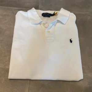 Ralph Lauren piké GE PRISFÖRSLAG  - Skick: 10/10 | Storlek: 14-16 | Passar XS | Passar perfekt för dig som är 160-175 | Nypris: 1500 | Mitt pris: Ge prisförslag! | Hör av er vid frågor. 