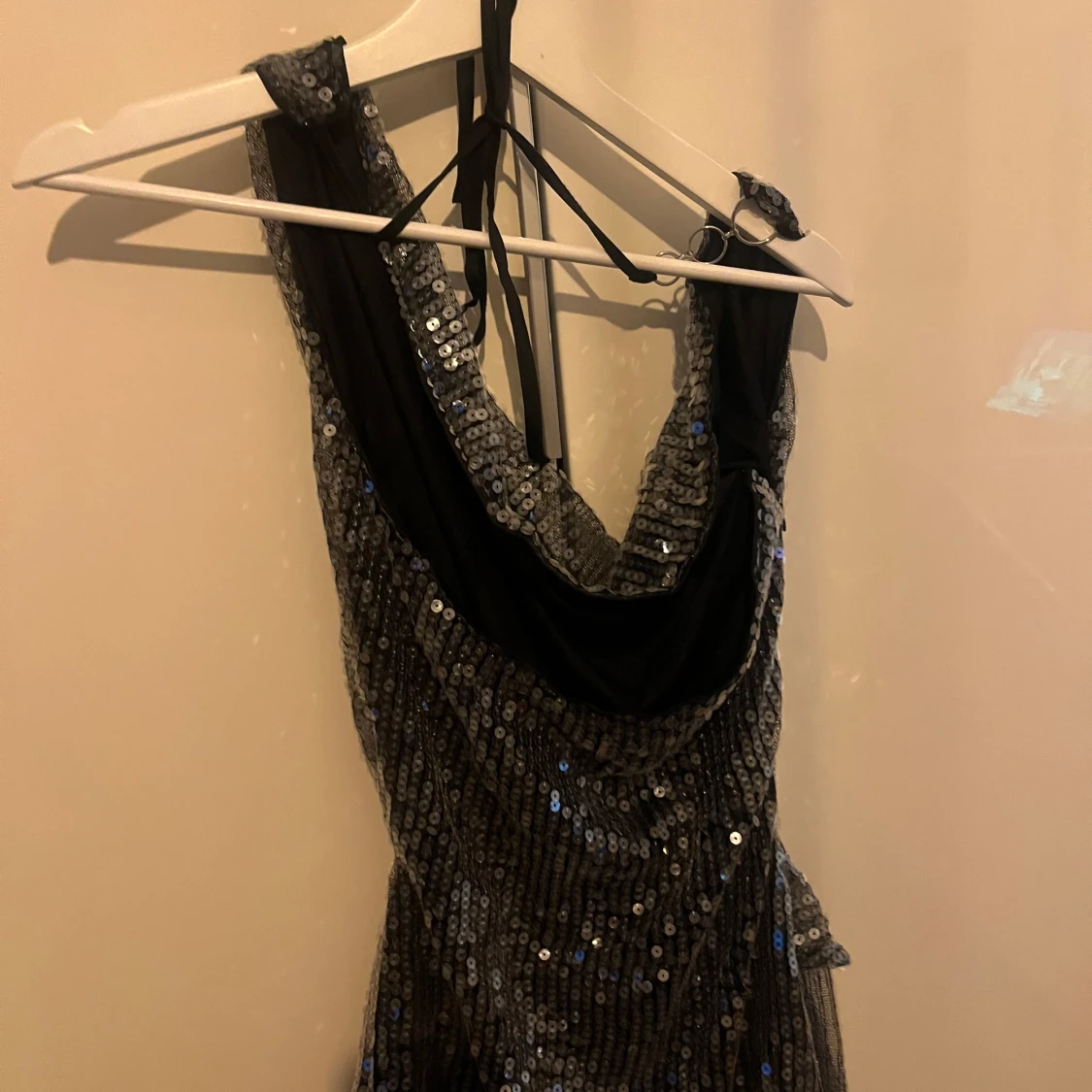 Glittrig silverklänning från Cider - 1