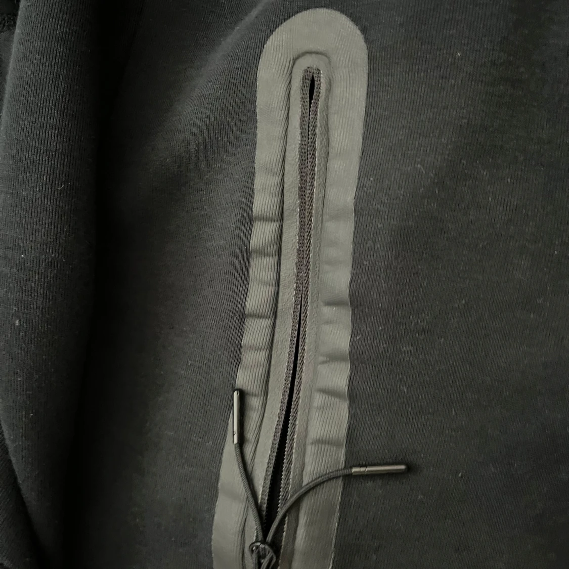 Svart softshelljacka med huva från Nike - 3