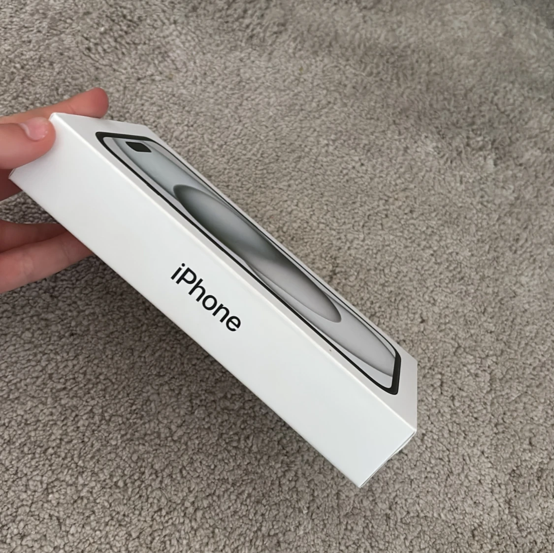 iPhone 15 Förpackning - 1