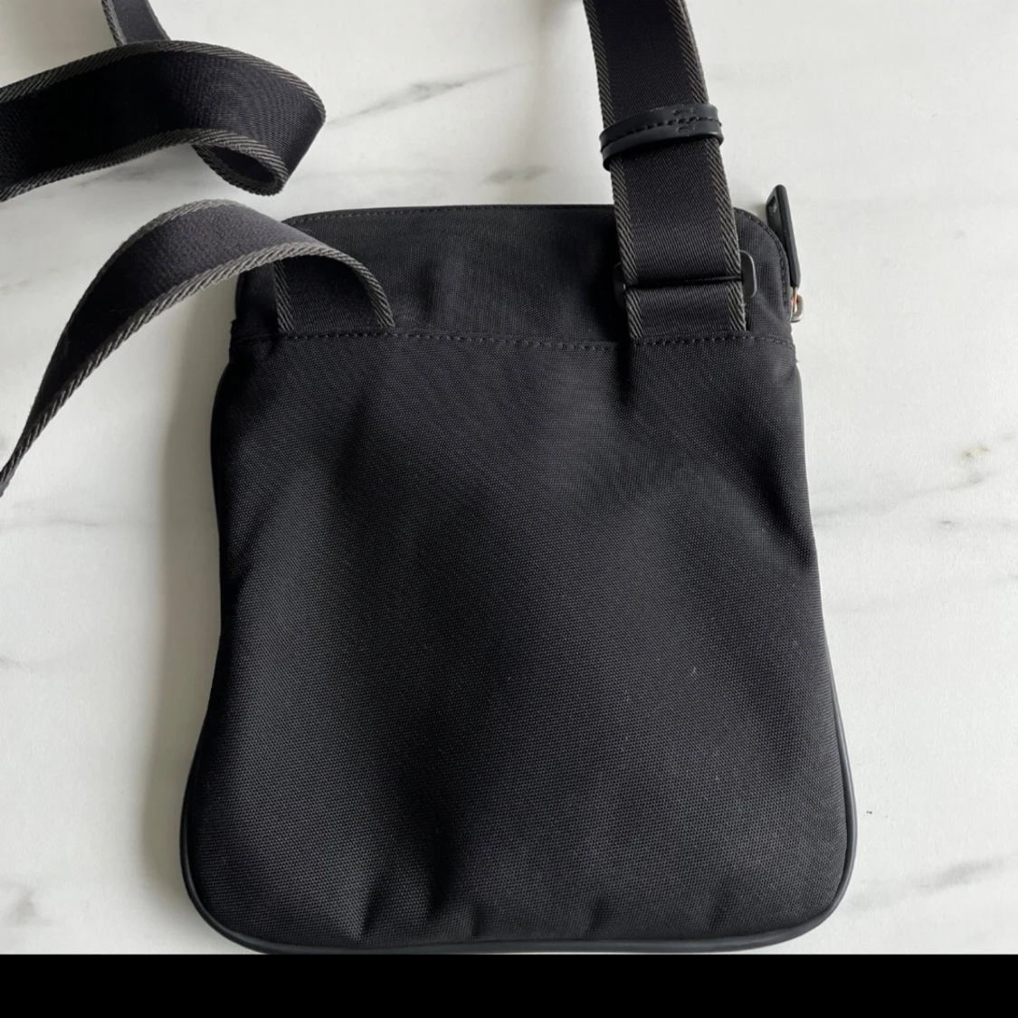 Hugo boss axelväska  - 3