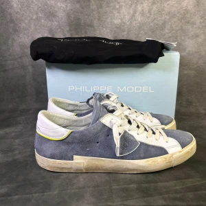 Philippe model skor i nyskick - Mycket fint skick | Size 45 passar mer som 44  | Tags box och dustbag medföljer | följare får 100 kr rabbat | fraktar spårbart inom 24 timmar med PostNord eller instabox | 