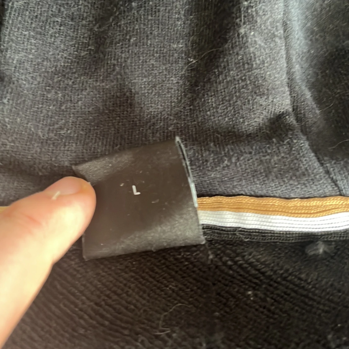 Svart hoodie från BOSS med dragkedja - 2