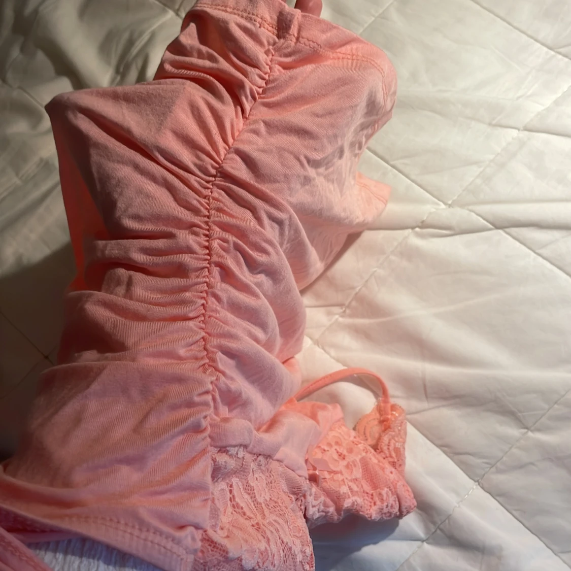 Rosa spetslinne med rosett - 3