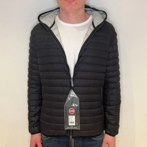 Colmar jacka - Colmar jacka herr | Skick: (9/10) Använd 1-2 gånger | EU 52/L | Fraktar via instabox på Hör av dig vid minsta fråga eller fundering! 