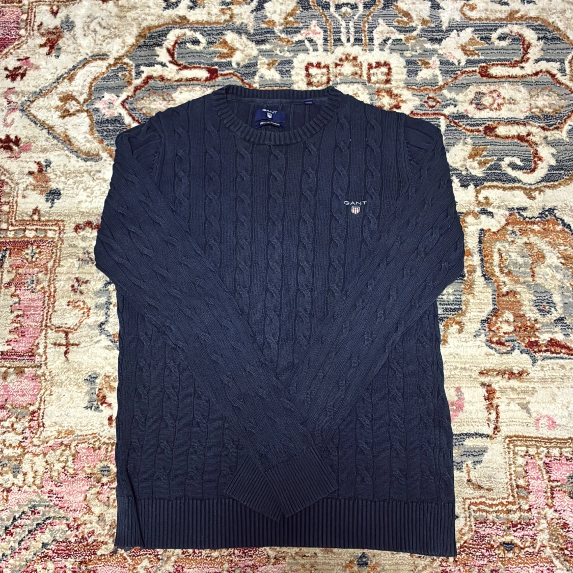 Mörkblå kabelstickad tröja från GANT