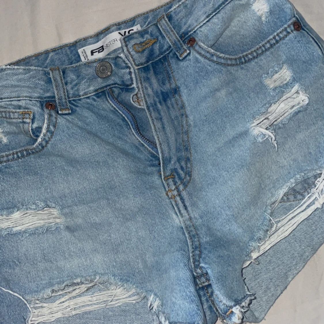 Ljusblå jeansshorts från FASISTER - 2