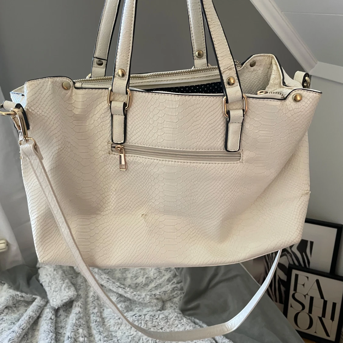 Vit axelväska från Lycke - 4