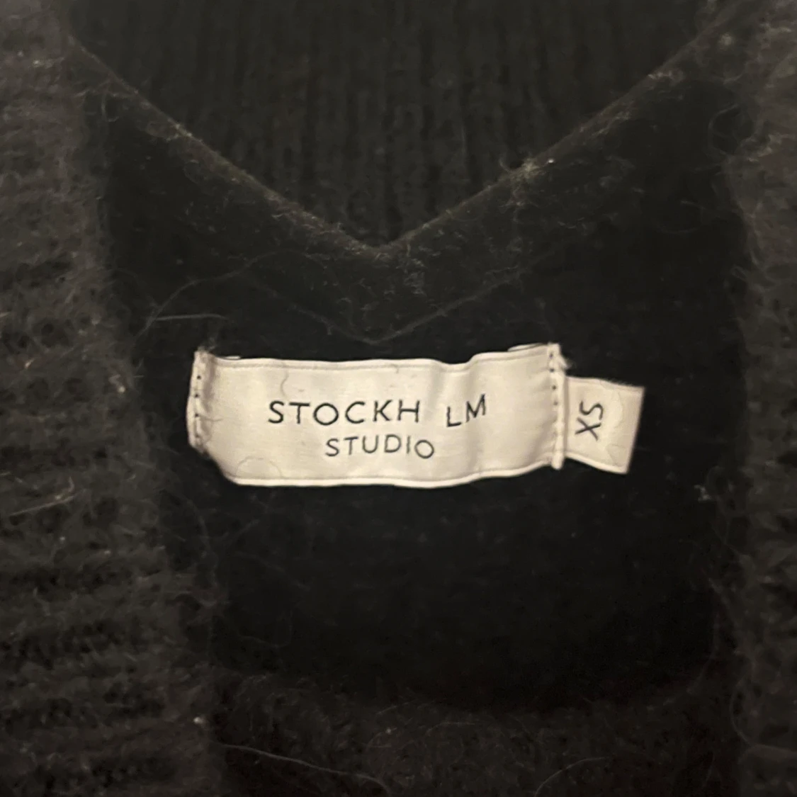 Svart stickad tröja från Stockh lm Studio - 1