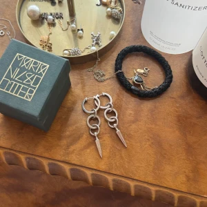 Chaos queen earrings - Örhängen från Maria Nilsdotter!! 2000kr/st🖤❤️‍🔥