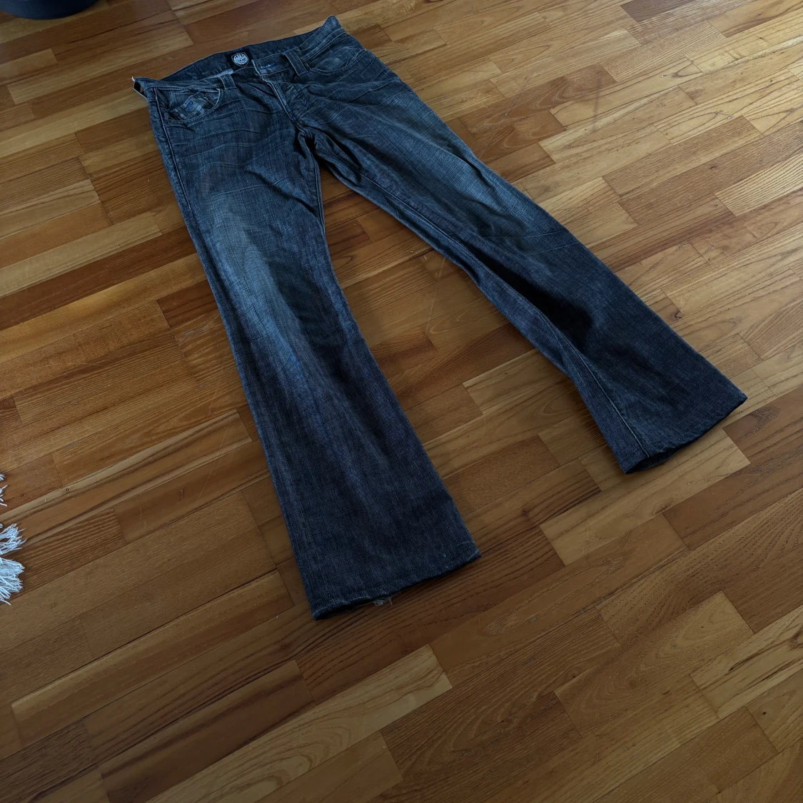 Mörkgråa bootcut jeans från Rock & Republic - 2