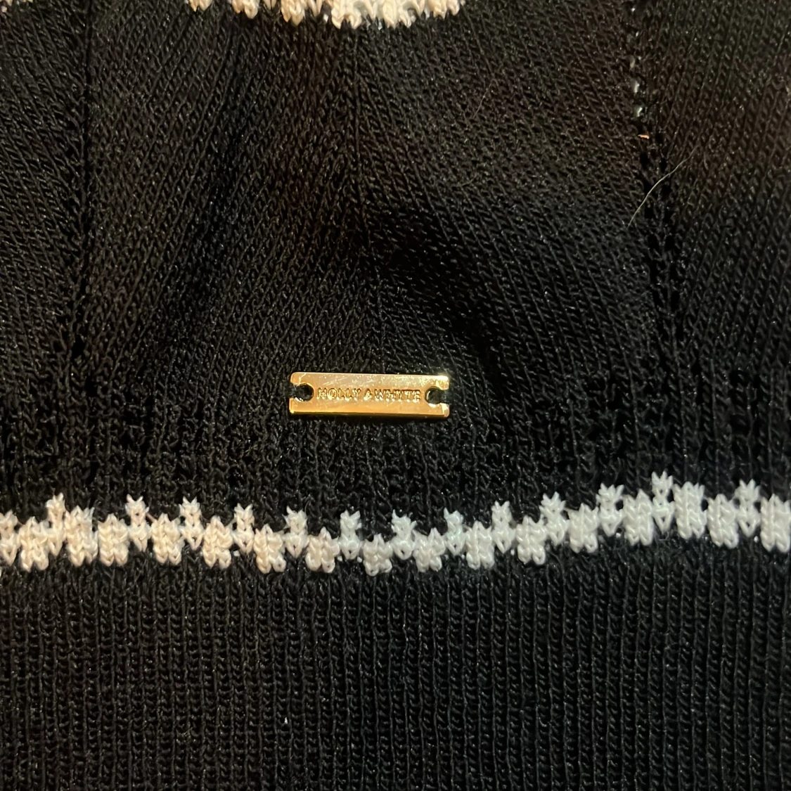 Svart stickad topp från Holly & Whyte - 3