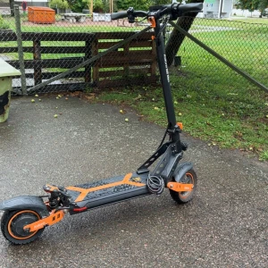 Kukirin g2 max - 3700km men funkar som helt ny 70km räckvidd 55kmh topphastighet laddare med följer och stol med en Manuel 