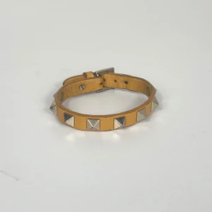 Valentino Rockstud Bracelet - Armband med nitar från Valentino Garavani. Skick: 7/10. Retail: 3000kr.  
