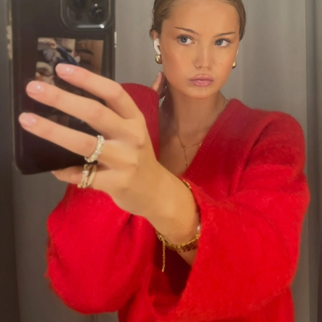 Röd stickad v-ringad tröja - 1