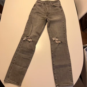 Jeans - använda några gånger men ser ut som nya!