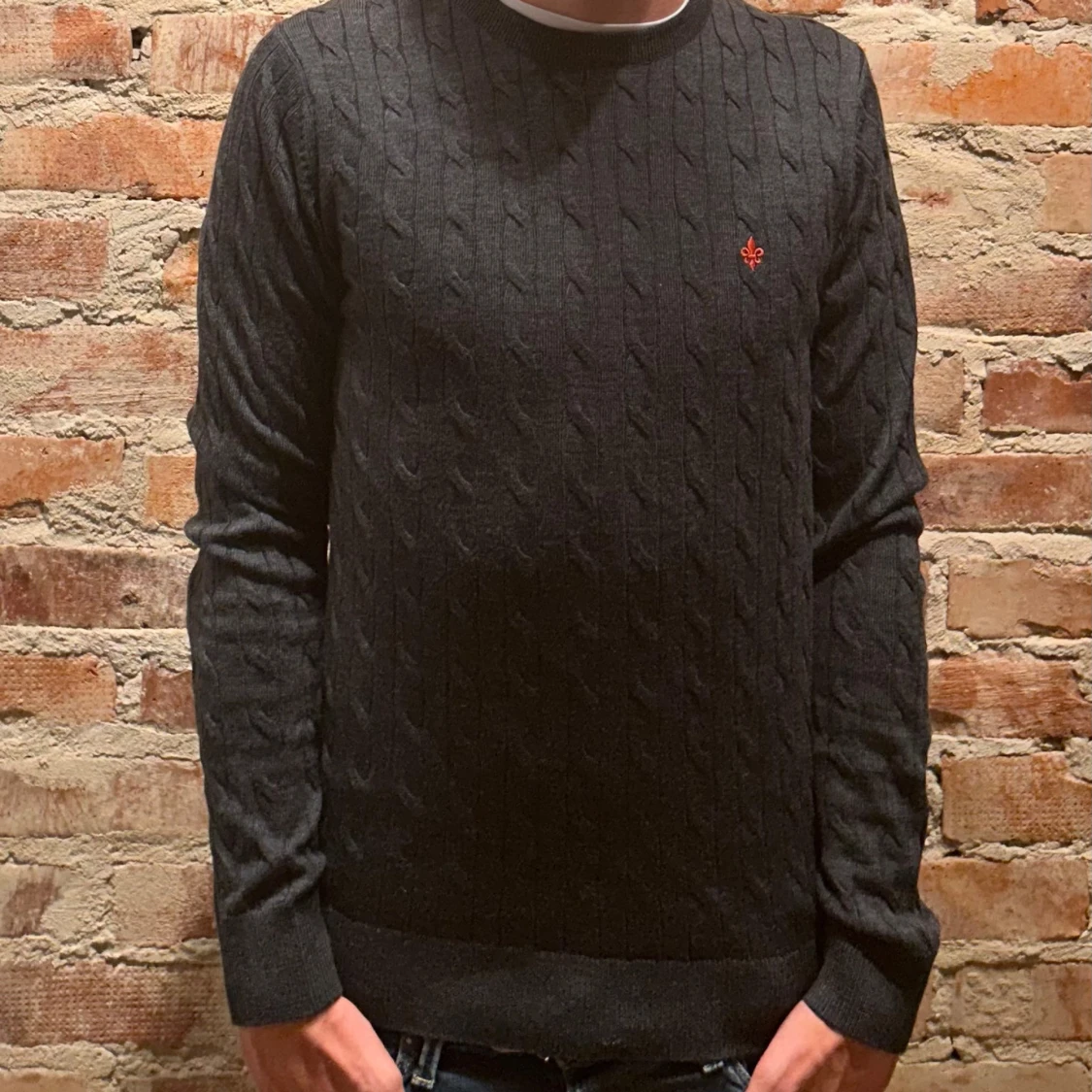 Mörkgrå kabelstickad tröja Morris - 1