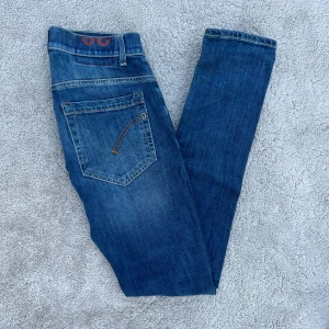 Dondup George  -  Säljer nu dessa Dondup jeans  modell George Pris 599kr Storlek 28 | Skick 8/10 Fraktar spårbart med PostNord 
